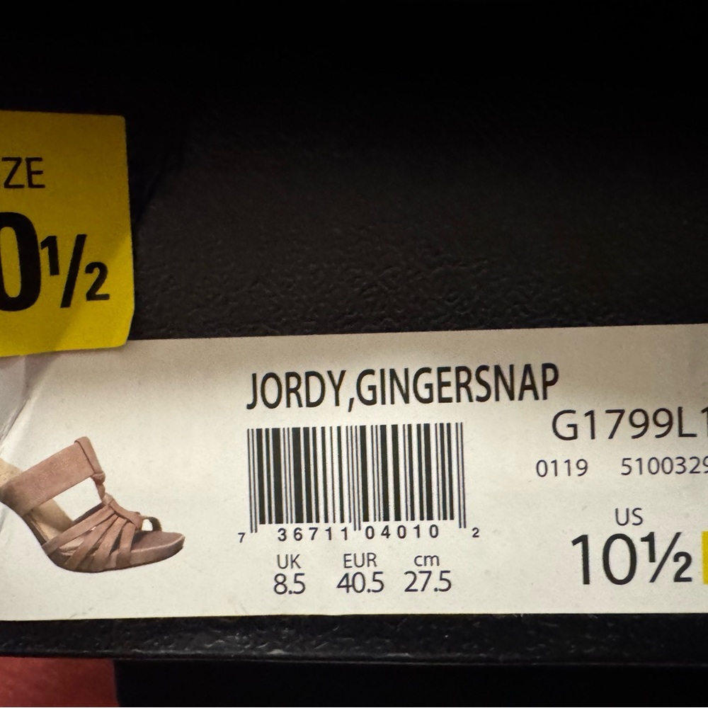 Naturalizer Women's Tan Sandals - Picture 4 of 5